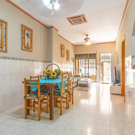 3 Bedroom Cozy In Торевьиа